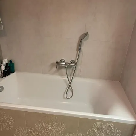 Stunning Garden Flat On The Hills Next To Old Town Appartement
